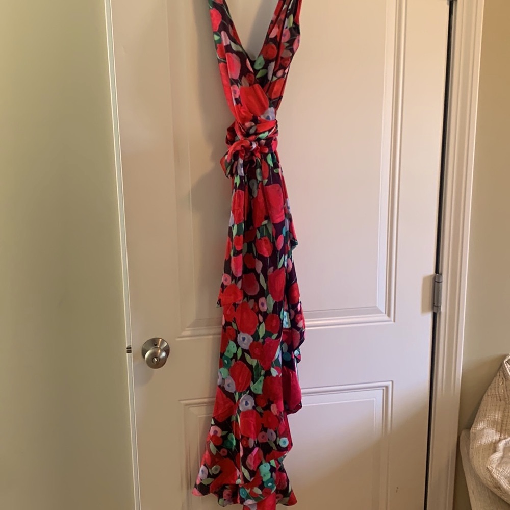 NWT HUTCH FLORAL WRAP DRESS, ABSOLUTELY GORGEOUS. THE MATERIAL IS SILK LIKE - Picture 1 of 8